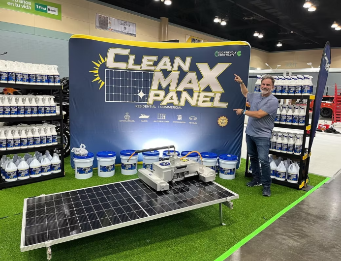 Stand CleanMax Panel con exhibición de productos y panel solar